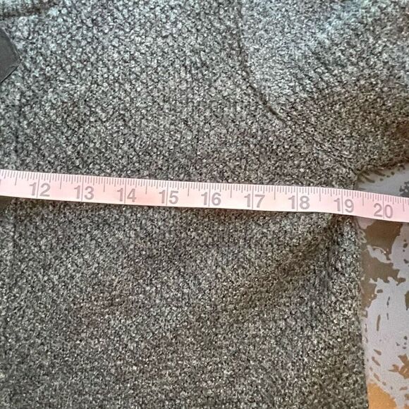 Cynthia Rowley Gray Textured Sweater Cardigan size Medium - Picture 6 of 10